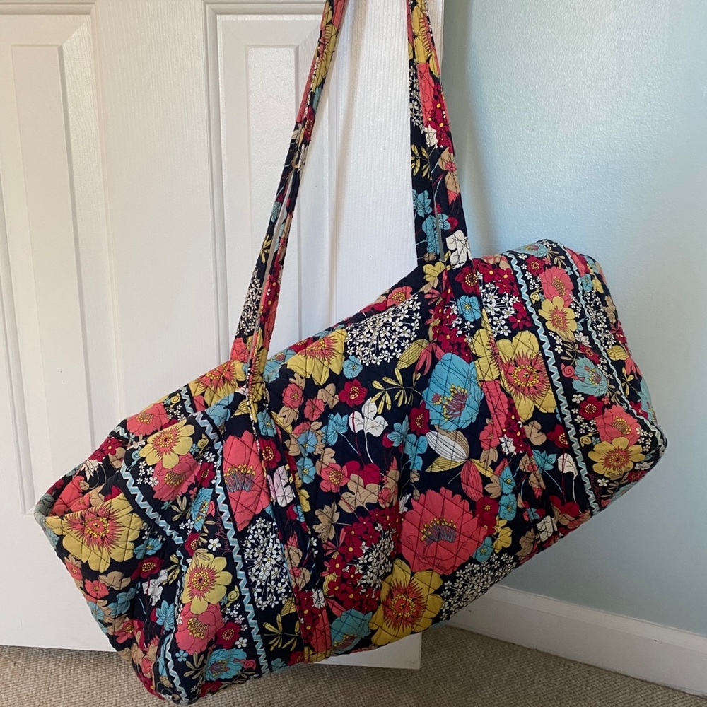 Vera Bradley duffle bag - Picture 2 of 3